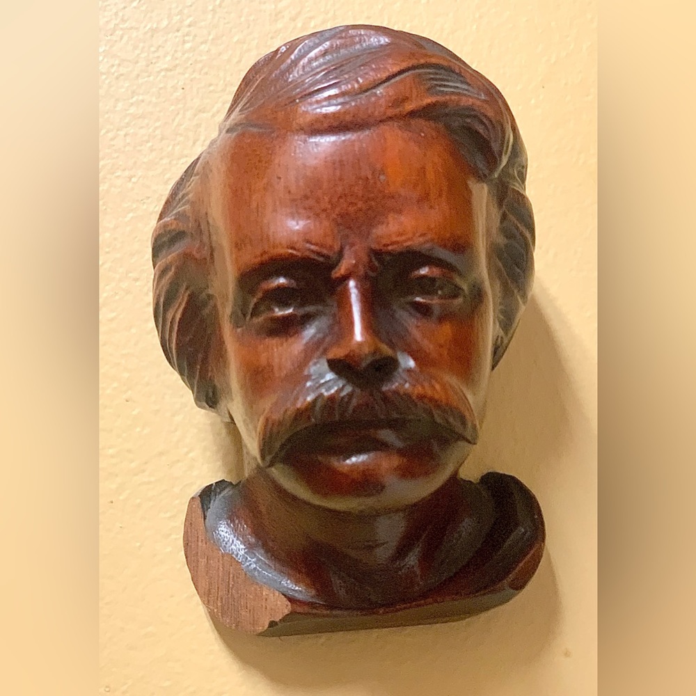 Antique Hand Carved Mahogany Wall Mounting Mark Twain Samuel Clemens Bust
